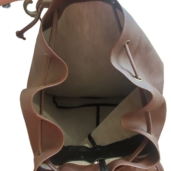 Rugged Outback brown faux leather backpack - Picture 5 of 6